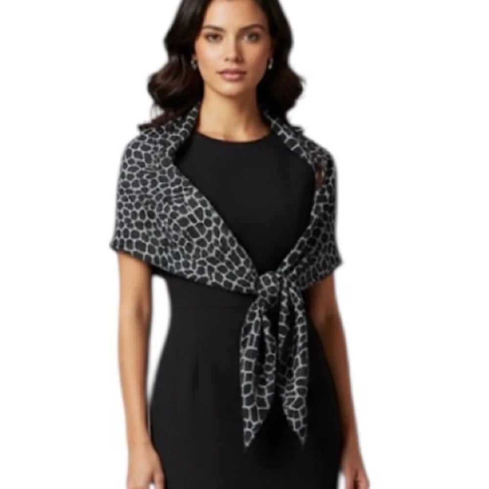 Giraffe Print Triangle Large Scarf Shawl Wrap Black White Gray 36” X 27”